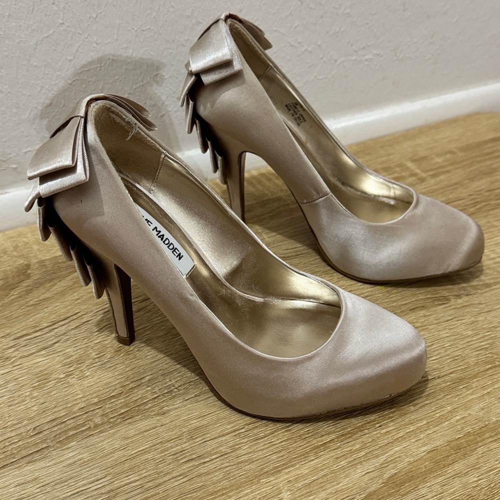 Steve Madden Women's Champagne Heels with Bow Detail